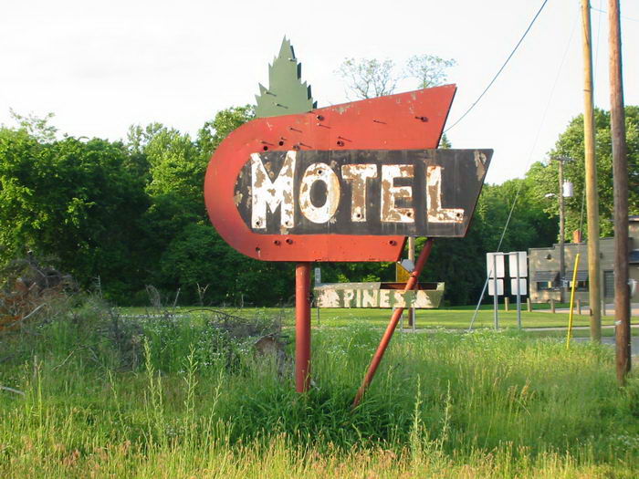 Pines Motel - 2002 Photo (newer photo)
